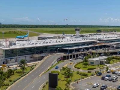 Aerodom responde a quejas por servicio de shuttle en parqueos del AILA