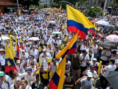 Marchas de apoyo a Álvaro Uribe sacuden Colombia