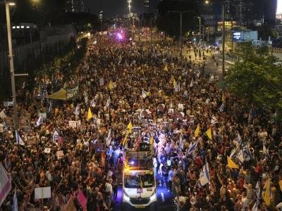 Decenas de millas protestantes en Tel Aviv contra ocupación Gaza