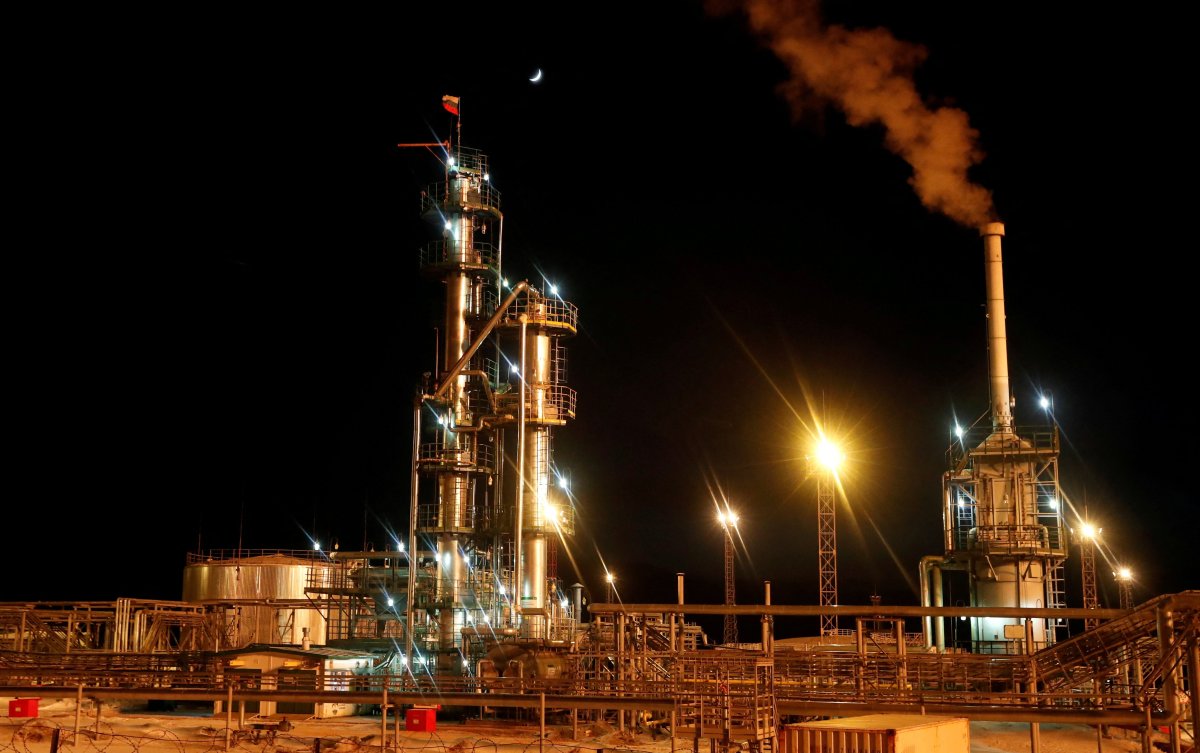 Las petroleras indias frenan la compra de crudo ruso ante la presión arancelaria de Trump