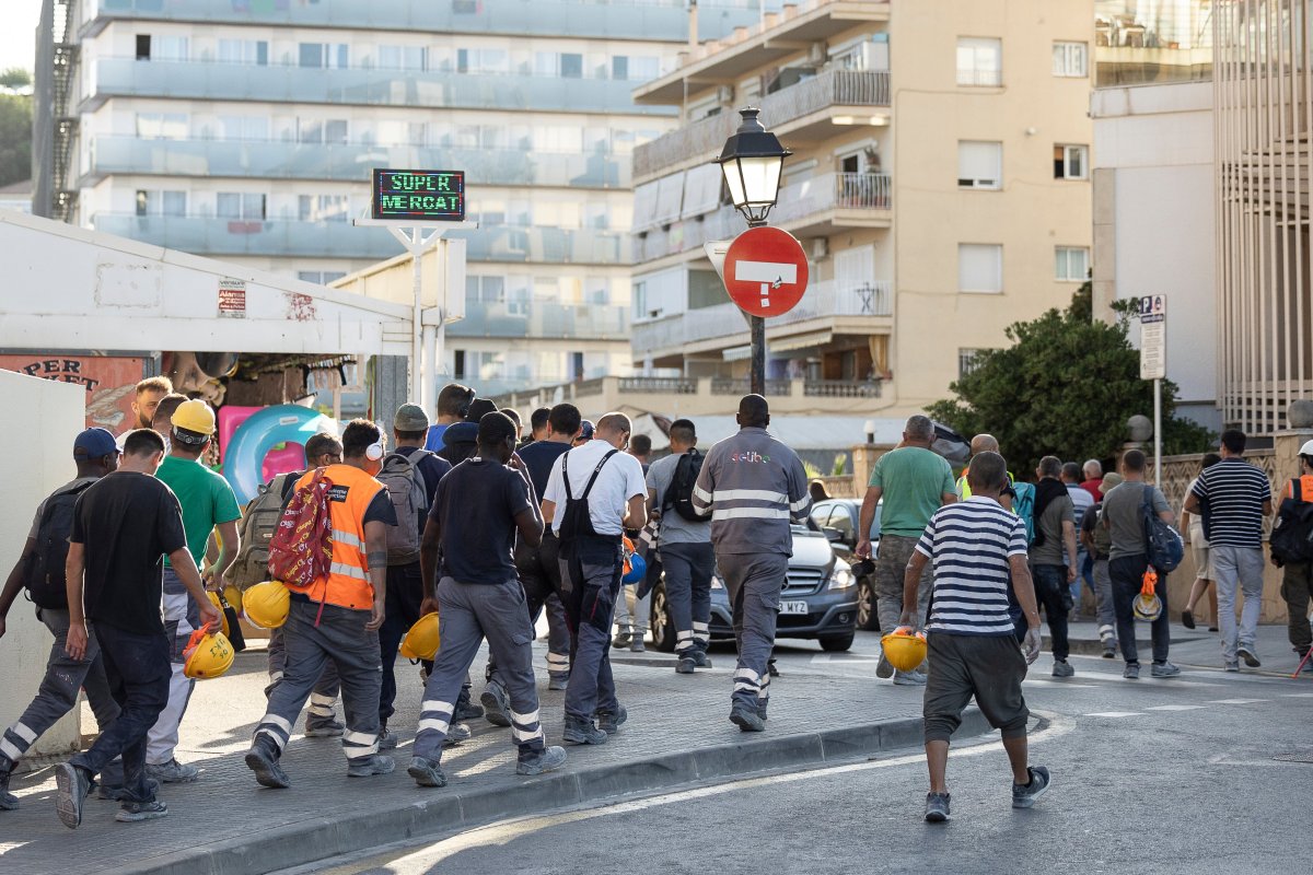 Calella se resiste a empadronar a 200 obreros de la reforma del Camp Nou