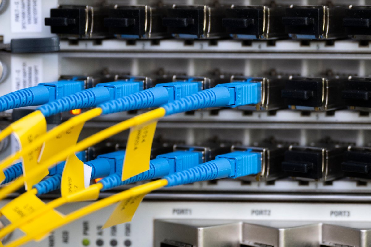 Competencia Elimina Todas Las Restricciones De La Fibra Óptica De Telefónica
