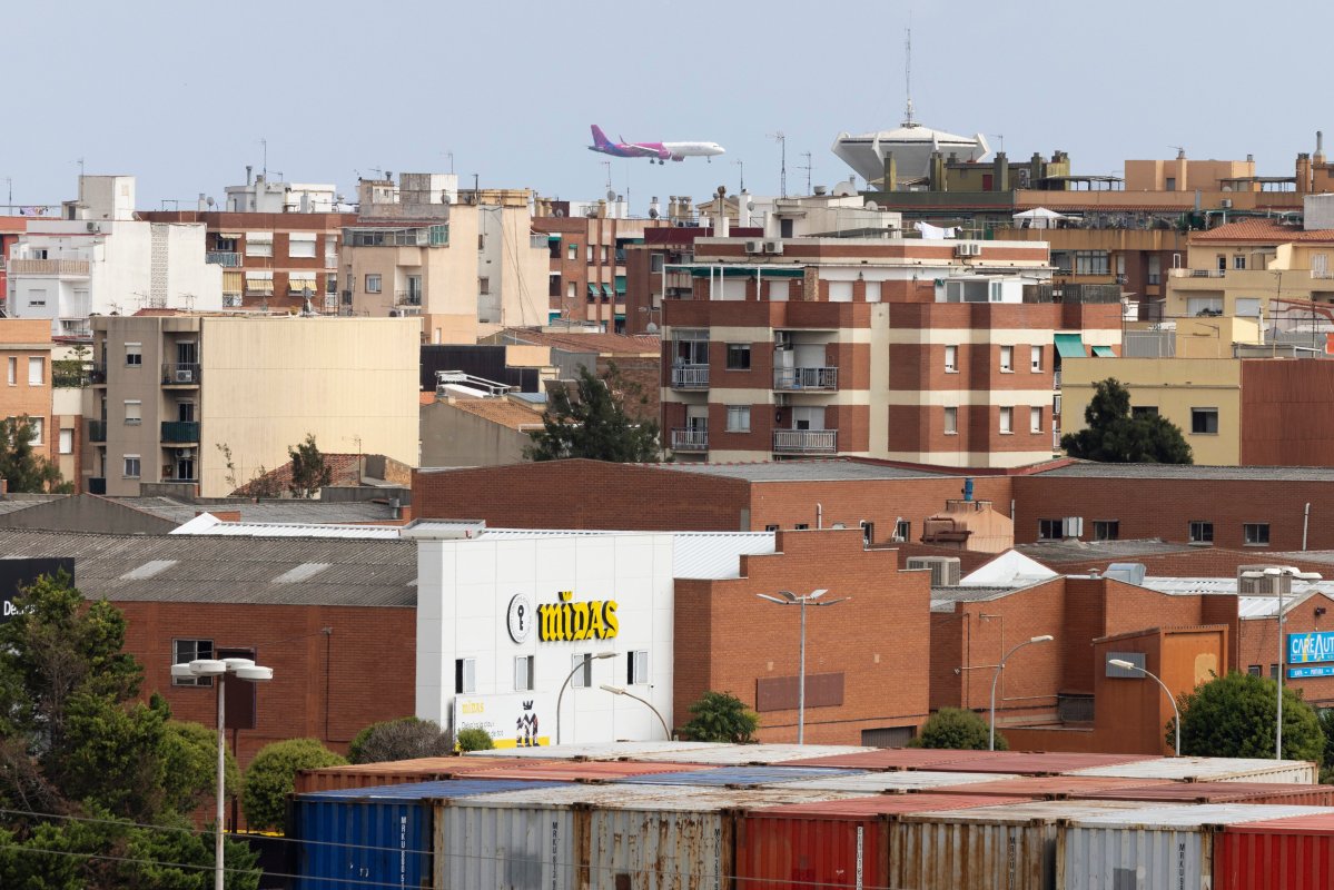 Reportan Que Un Julio De Récord Con 5,5 Millones De Pasajeros Pone Presión A La Ampliación Del Aeropuerto De Barcelona