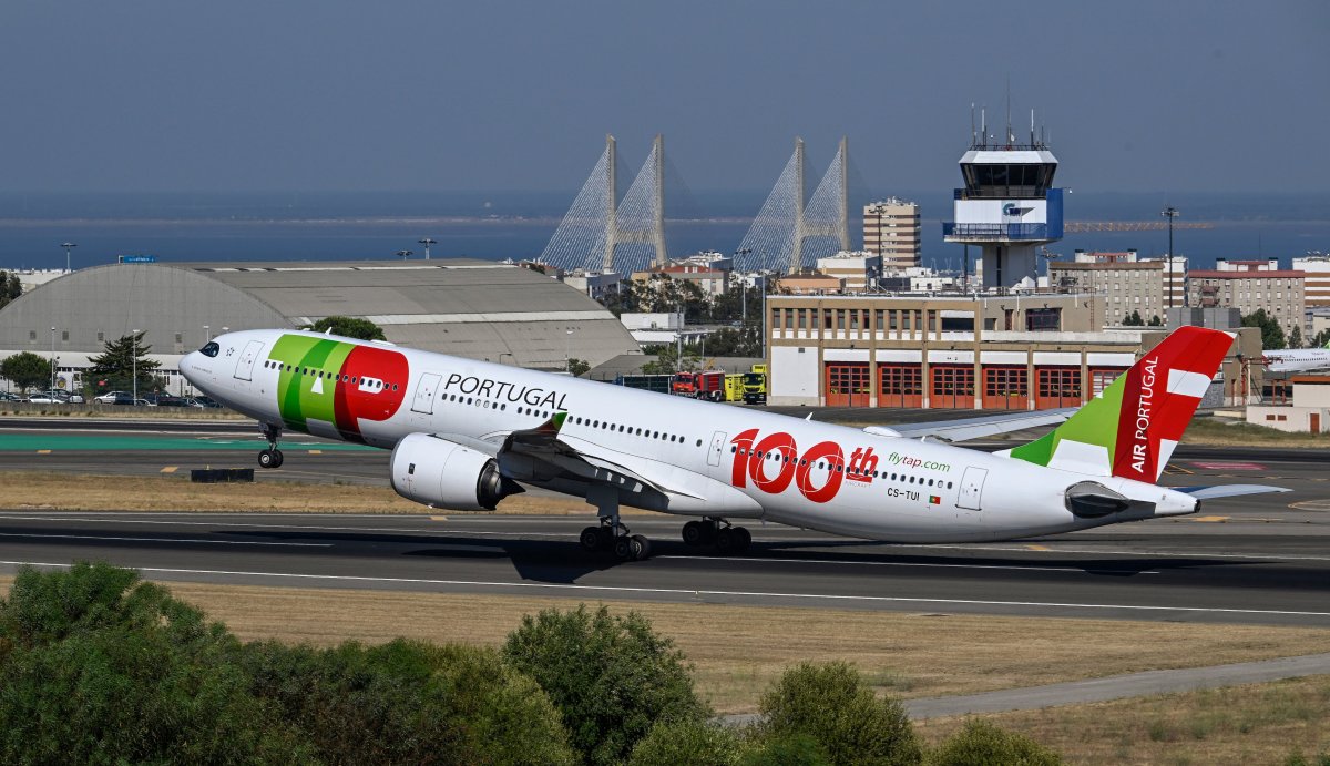 Portugal Busca Rivales Para Iag En La Venta Del 49,9% De La Pública Tap
