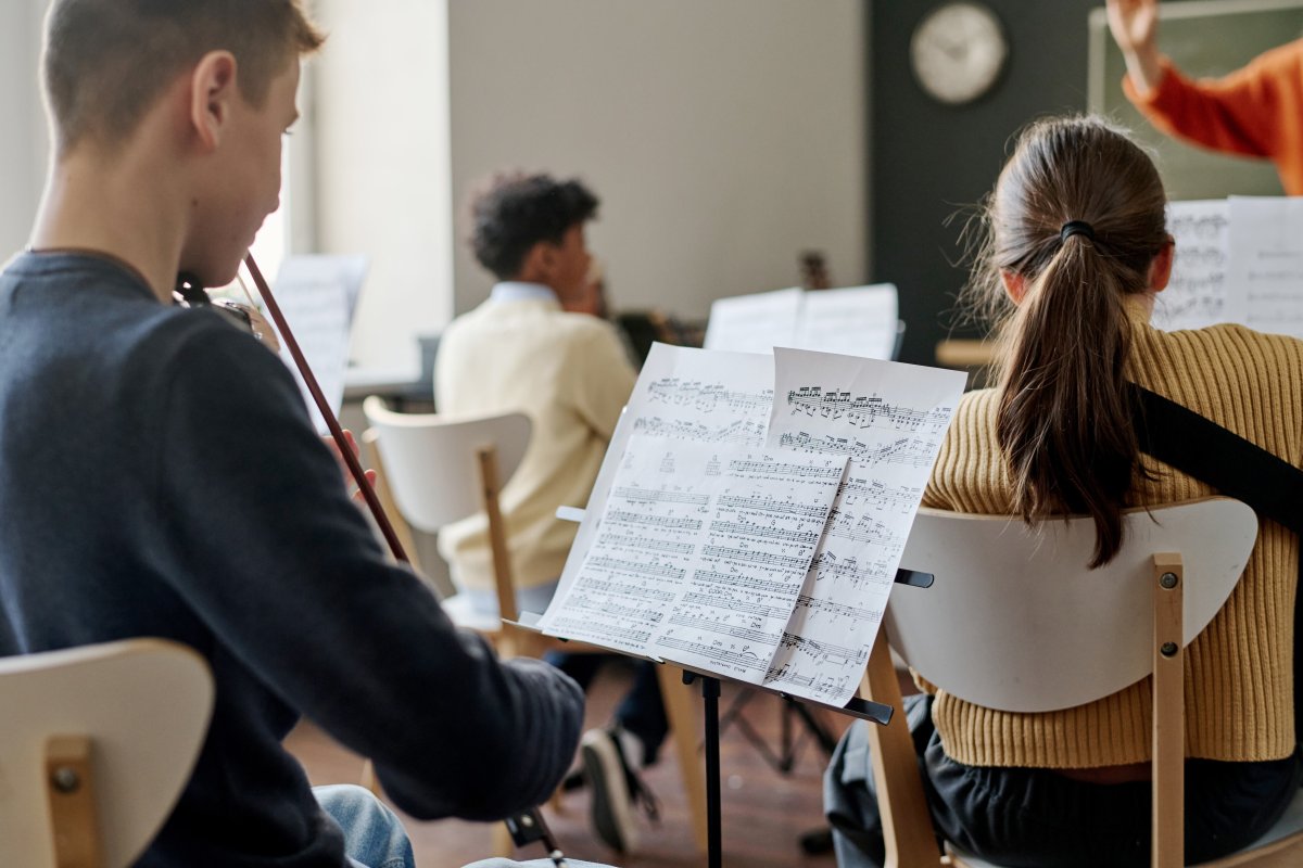 Análisis: Cultura Ampliará Los Usos Del Bono Joven De 400 Euros: De Clases De Música A Material Artístico