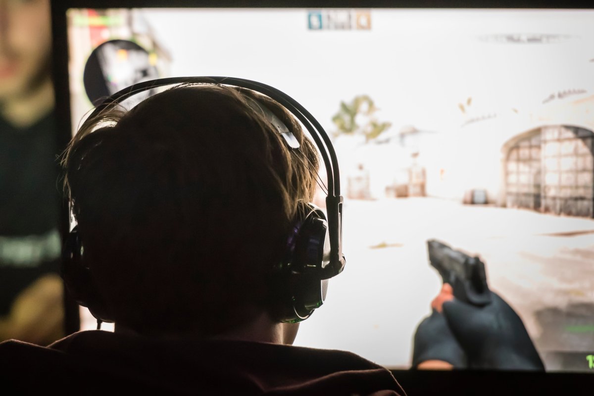 Análisis: Actualidad: Los Grupos Extremistas De Ultraderecha Utilizan Plataformas De Videojuegos Para Captar A Jóvenes Y Radicalizarlos