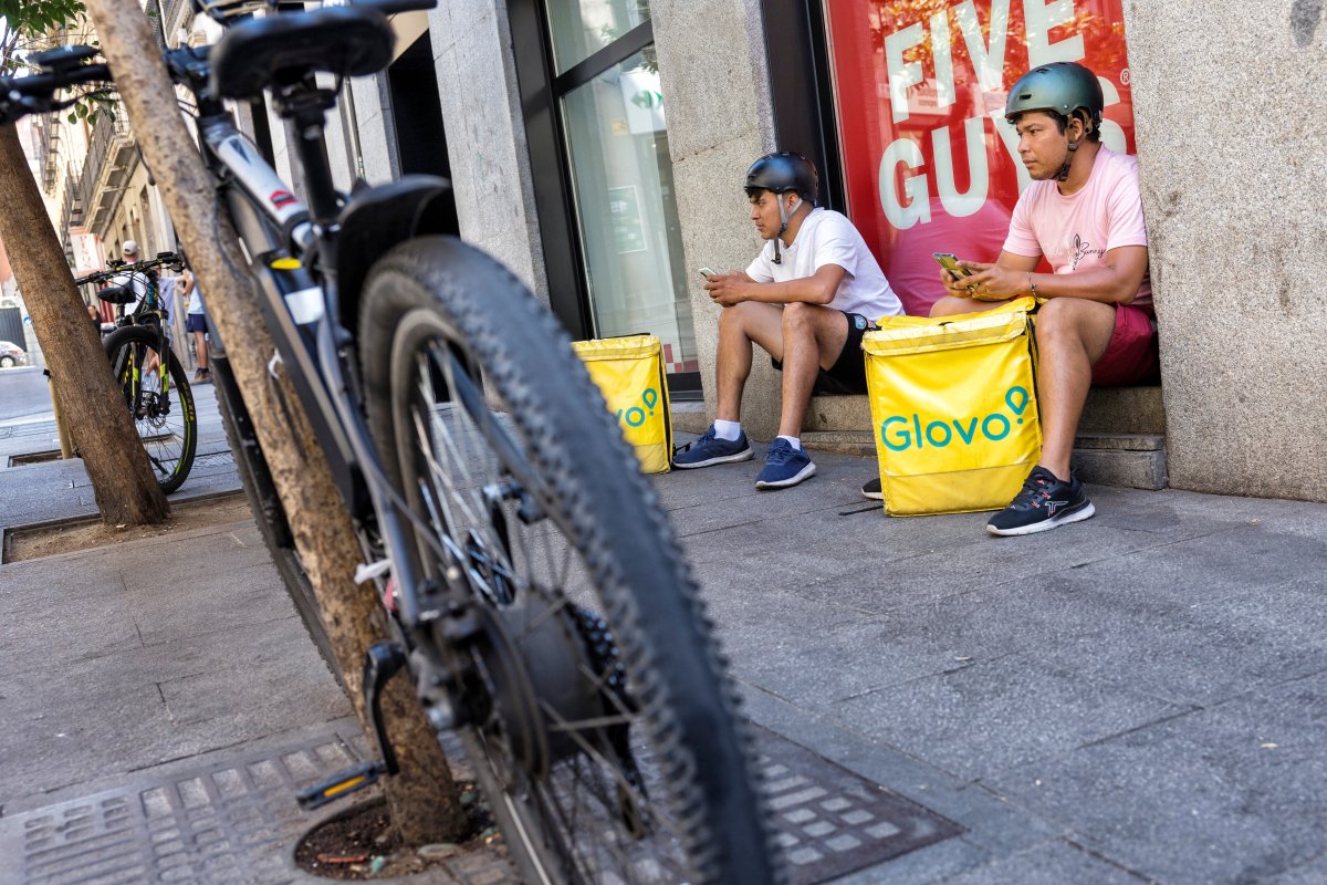 Información Exclusiva: Información Exclusiva: La Seguridad Social Reclama A Glovo 450 Millones Por Cuotas Y Multas A Su Modelo De Repartidores Autónomos