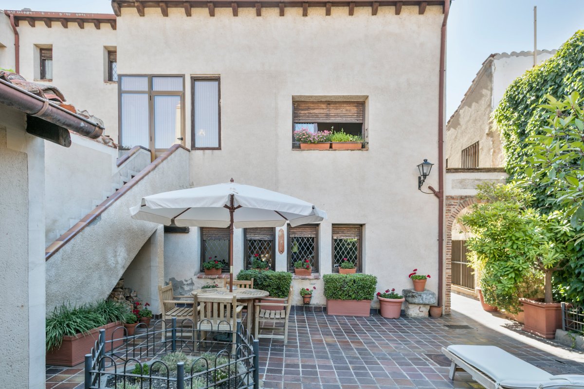 Las tres casas de la semana: una finca, tres casas y una torre de interés cultural por tres millones