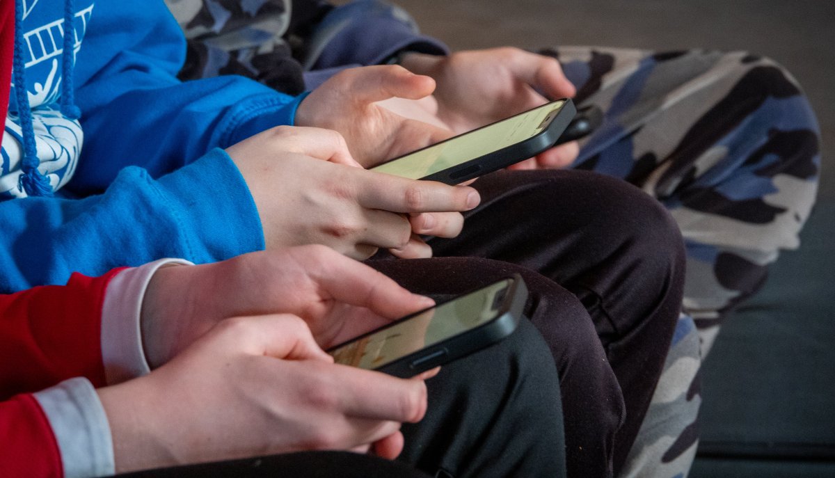 “Creará capacidades para la vigilancia, el control y la censura”: polémica con la regulación que obliga a revisar mensajes privados para combatir la pedofilia