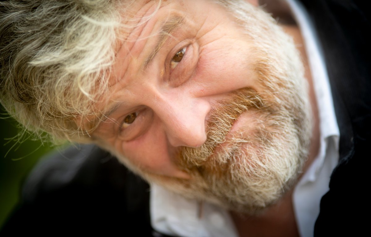 Raúl Cimas: “La fama es un gran enemigo: o bajas a tierra, o te quedas arriba, hablando de ricos”