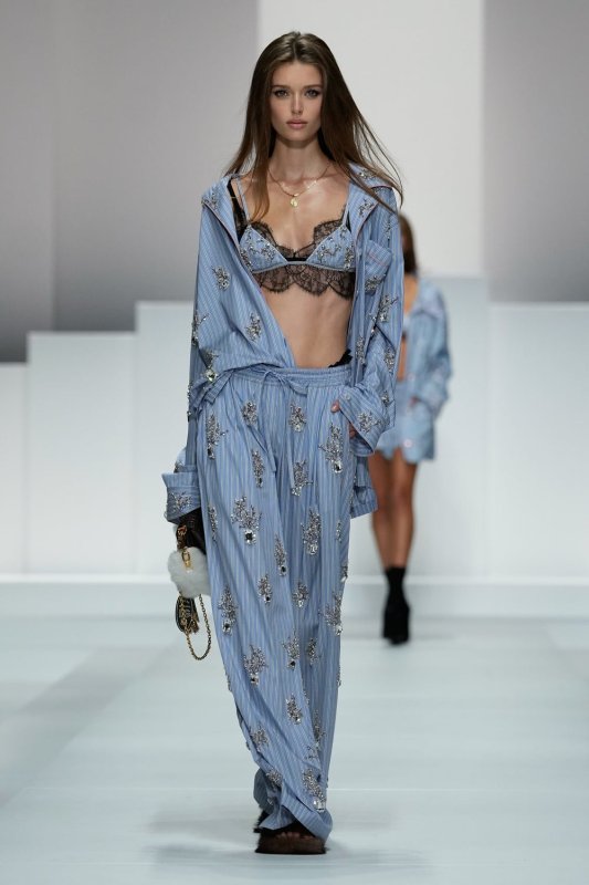 Dolce & Gabbana: el pijama toma la calle