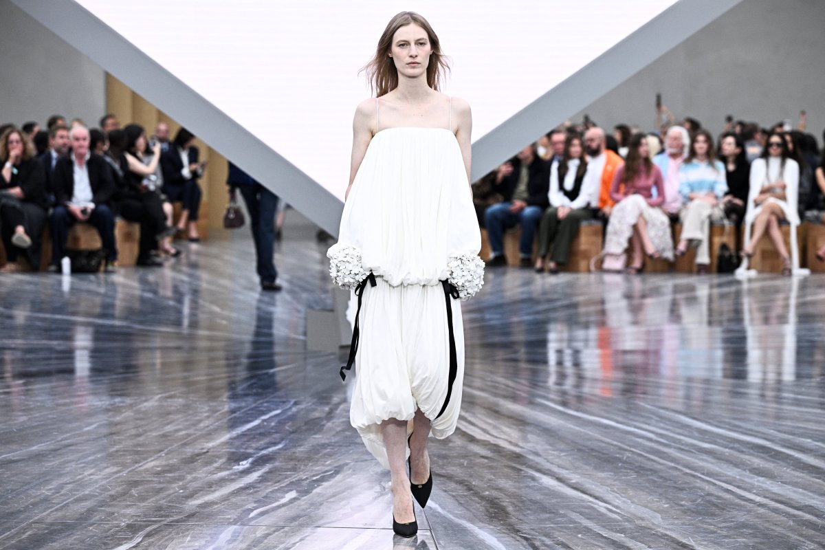 Jonathan Anderson debuta en Dior redefiniendo la idea de buen gusto