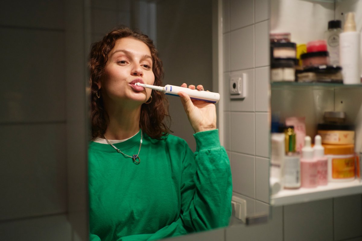 Información Exclusiva: La Era Del Cepillo De Dientes Sónico: ¿Limpia Óptimo Uno Eléctrico O Uno Manual?