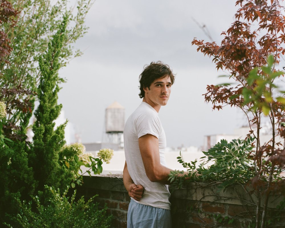 Así se levanta Jacob Elordi de la cama (bajo la mirada de Sofia Coppola)