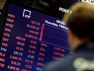 Wall Street cierra en rojo jornada marcada por caídas de criptomonedas