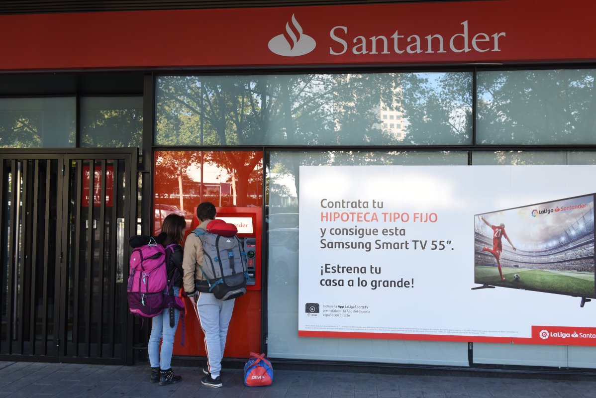 El Santander Explora Comprar A Aegon Su Alianza De Seguros De Vida En España