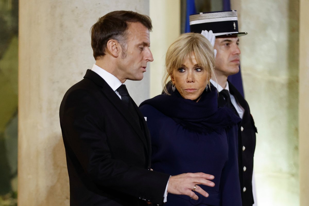 Análisis: Brigitte Macron Desata La Polémica En Francia Al Calificar De “Gilipollas De Mierda” A Un Grupo De Feministas