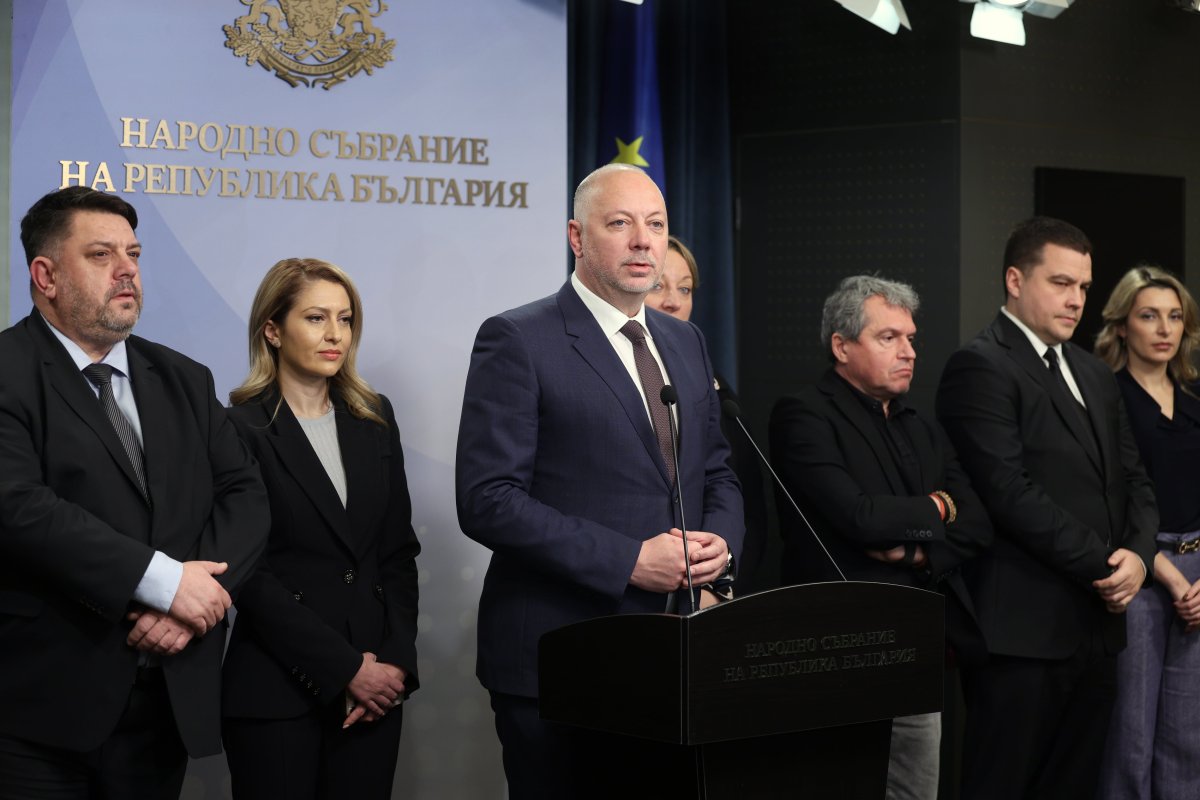 El Primer Ministro De Bulgaria Anuncia La Dimisión De Su Administración En Medio De Protestas Masivas Contra La Corrupción