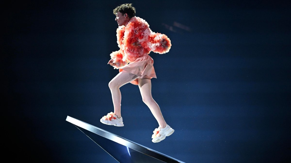 Nemo devuelve el trofeo que ganó en Eurovisión por el apoyo de la UER a Israel: “No creo que deba estar en mi estantería”