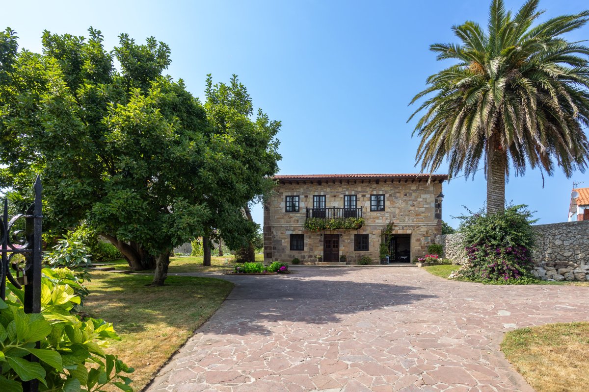 Reportan Que Las Tres Casas De La Semana:  Diseño Abierto En La Costa Del Sol Por 7,4 Millones De Euros