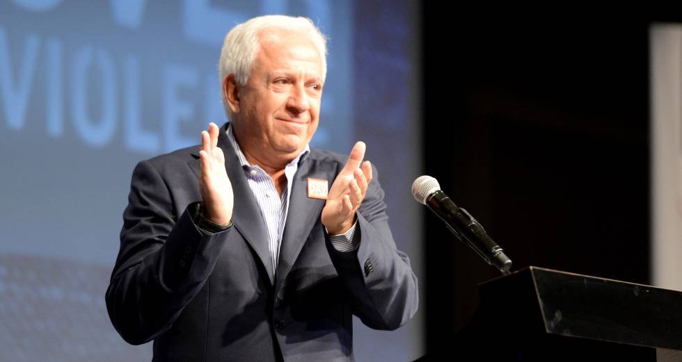 Paul Marciano (Guess): “Cuanto más grande es una marca, más frágil es”
