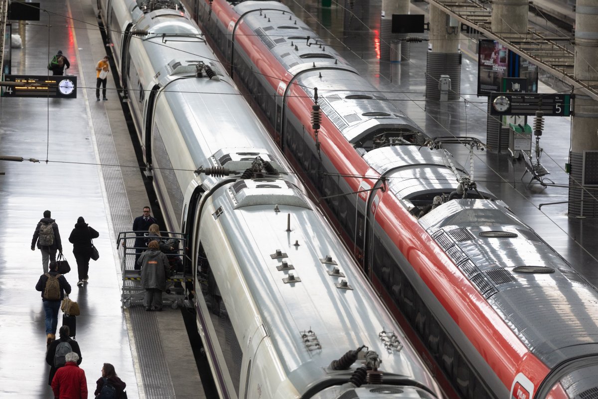 Renfe ofrece cambios y devoluciones gratuitas a los viajeros afectados por la alerta roja