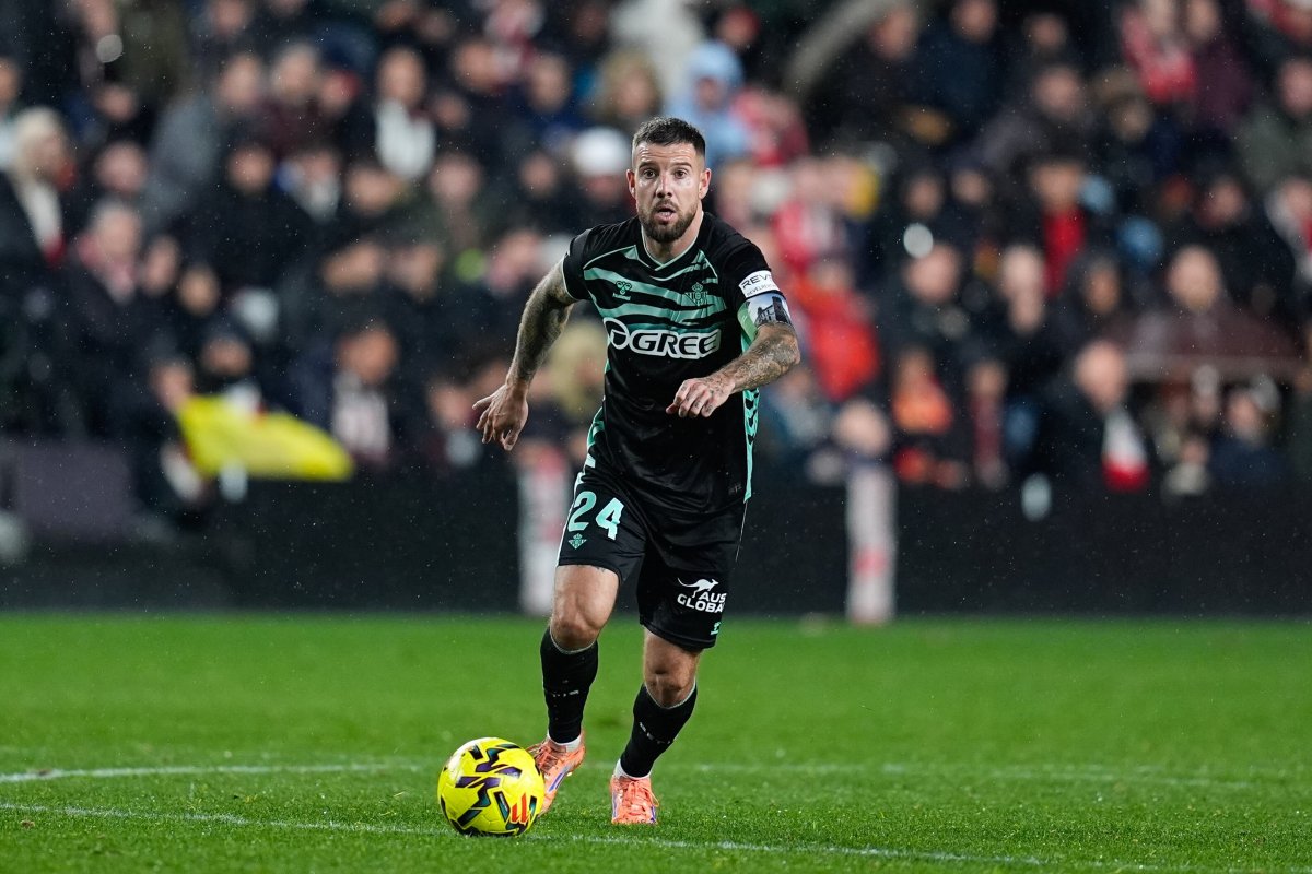 Información Exclusiva: “Ale, Homófobo”: Ruibal Responde En Vallecas A Un Aficcionado Que Le Pide Que Se Pinte Las Uñas