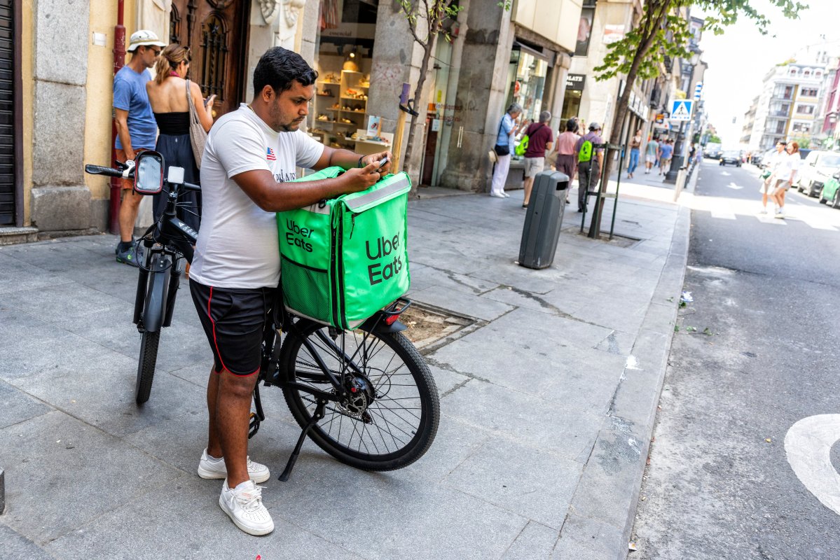Actualidad: Empleo Activará La Vía Penal Contra Uber Eats Si No Contrata De Forma Inmediata A Sus Repartidores Autónomos