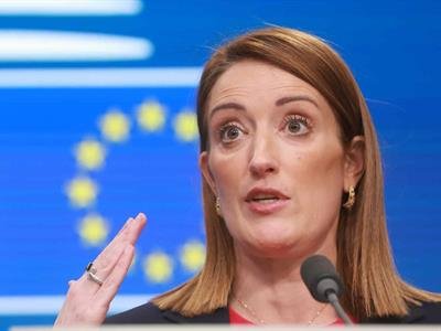 UE sanciona 41 buques más de la flota que esquiva sanciones a Rusia