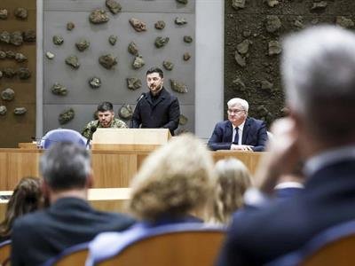 Volodímir Zelenski dice que EE. UU. ha propuesto encuentro tripartito