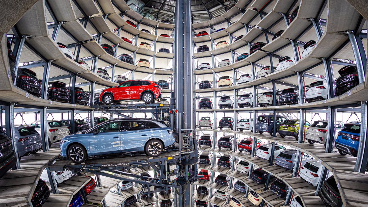 La Unión Europea Y El Automóvil: Aplazar Para Liderar