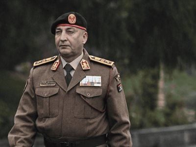 Muere jefe del Ejército libio en accidente de avión en Turquía