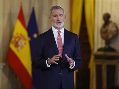 Rey de España advierte de una 'crisis de confianza' en democracias