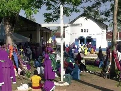 Religiosos en Kenia celebran Navidad creyendo en un "mesías negro"