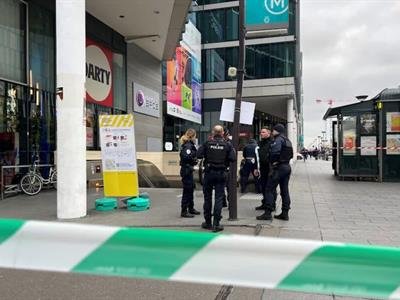 Hombre Hiere Con Cuchillo A Tres Mujeres En Metro De París