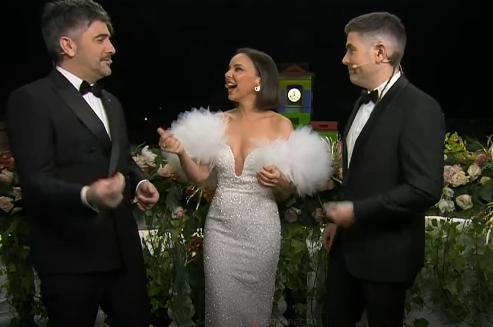 El Vestido De Chenoa En Las Campanadas: Lentejuelas Y Escote  De Vértigo Para Un Diseño Creado En La Mancha