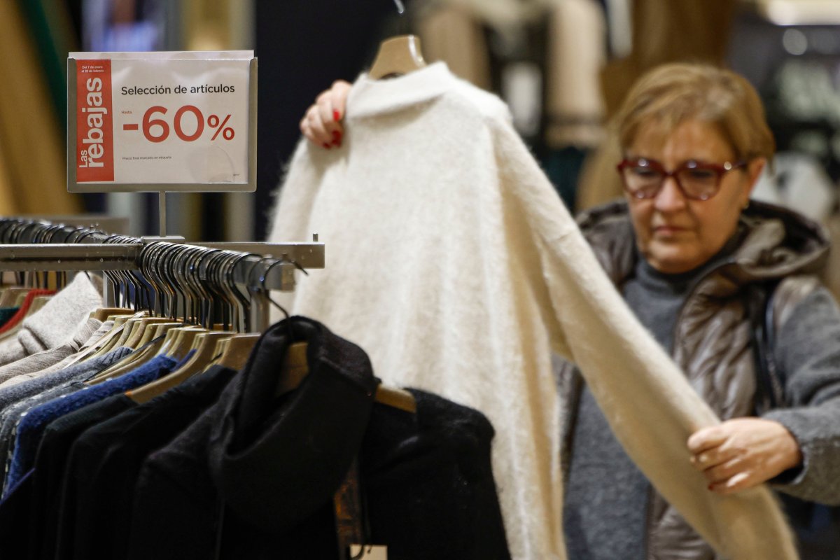Últimas Noticias: El Frío Y La Mercancía Acumulada Anticipan Unas Rebajas Más Agresivas En El Sector Textil