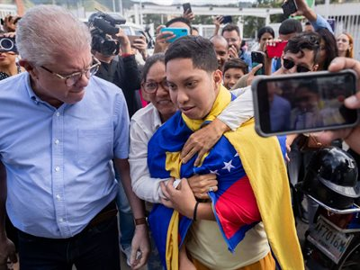 La oposición mayoritaria de Venezuela saluda liberaciones de presos políticos