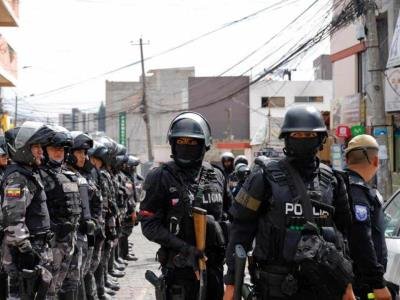 cinco cabezas humanas colgadas en una playa de Ecuador