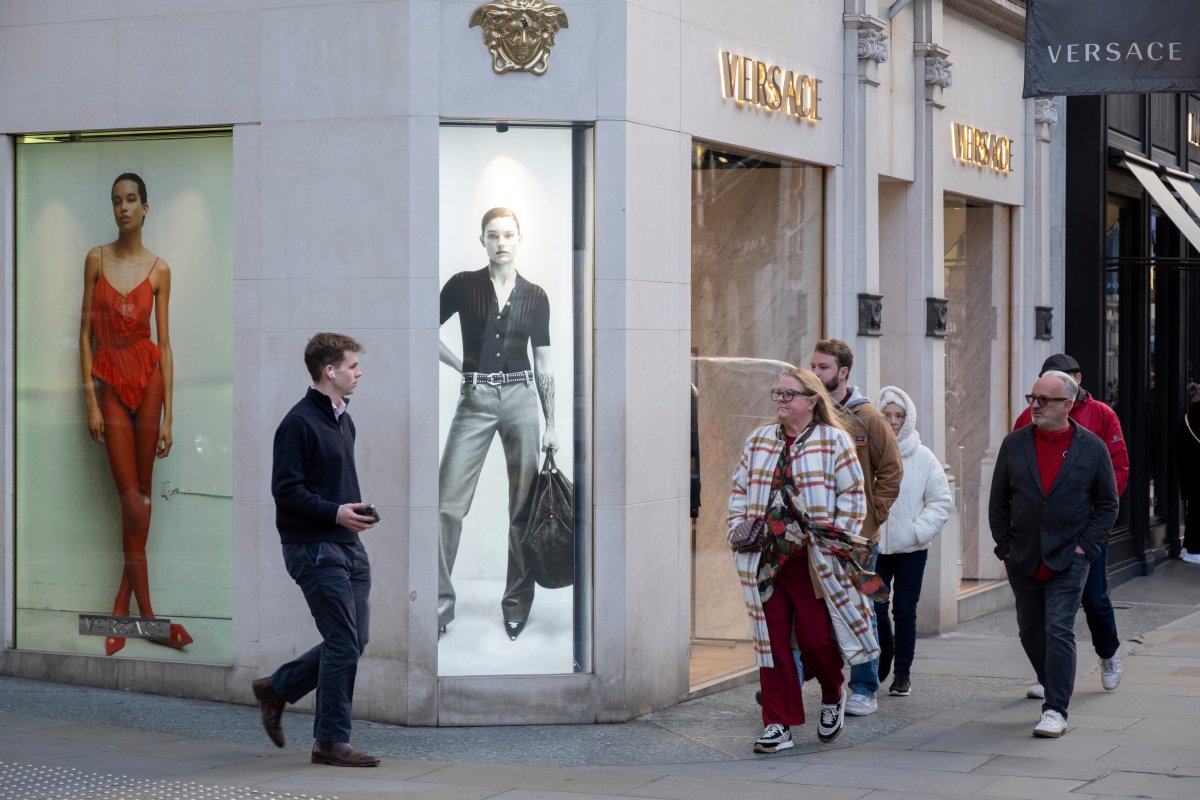 Prada Juega Fuerte En El Sector Del Lujo Y Desafía A Los Gigantes Franceses