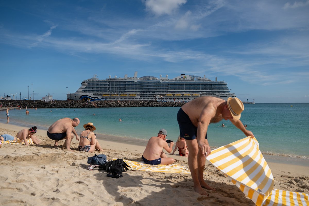 Desarrollo: Las Reservas De Viajes A España Crecen Con Fuerza Y Acercan El Récord De 100 Millones De Turistas