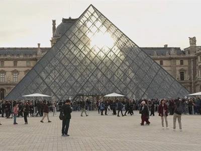 Turistas extraeuropeos se quejan de precios del Museo del Louvre