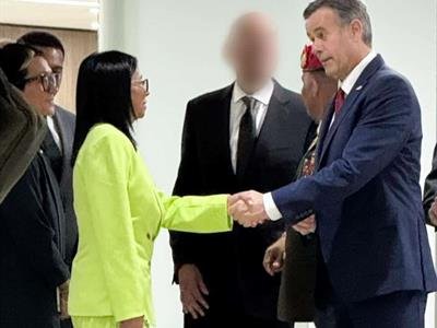 El jefe de la CIA se reunió con Delcy Rodríguez en Venezuela