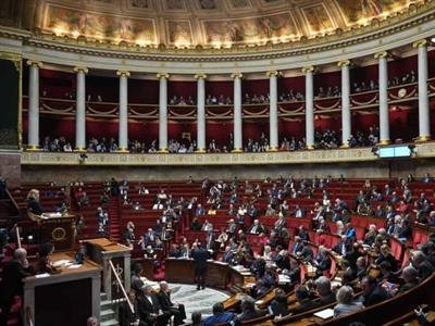 Francia aprobará presupuesto sin el voto del Parlamento