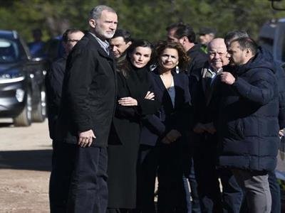 Se Confirma: Reyes De España Visitan La Zona Cero Del Accidente Ferroviario