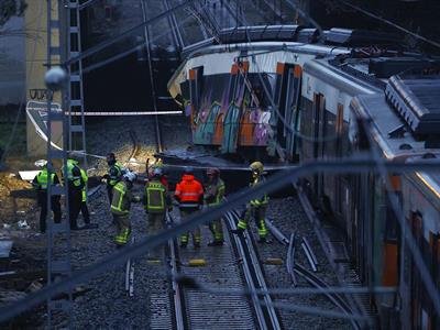 Especial: Desarrollo: Accidente De Trenes En España Desatan Dudas Del Mecanismo Ferroviario