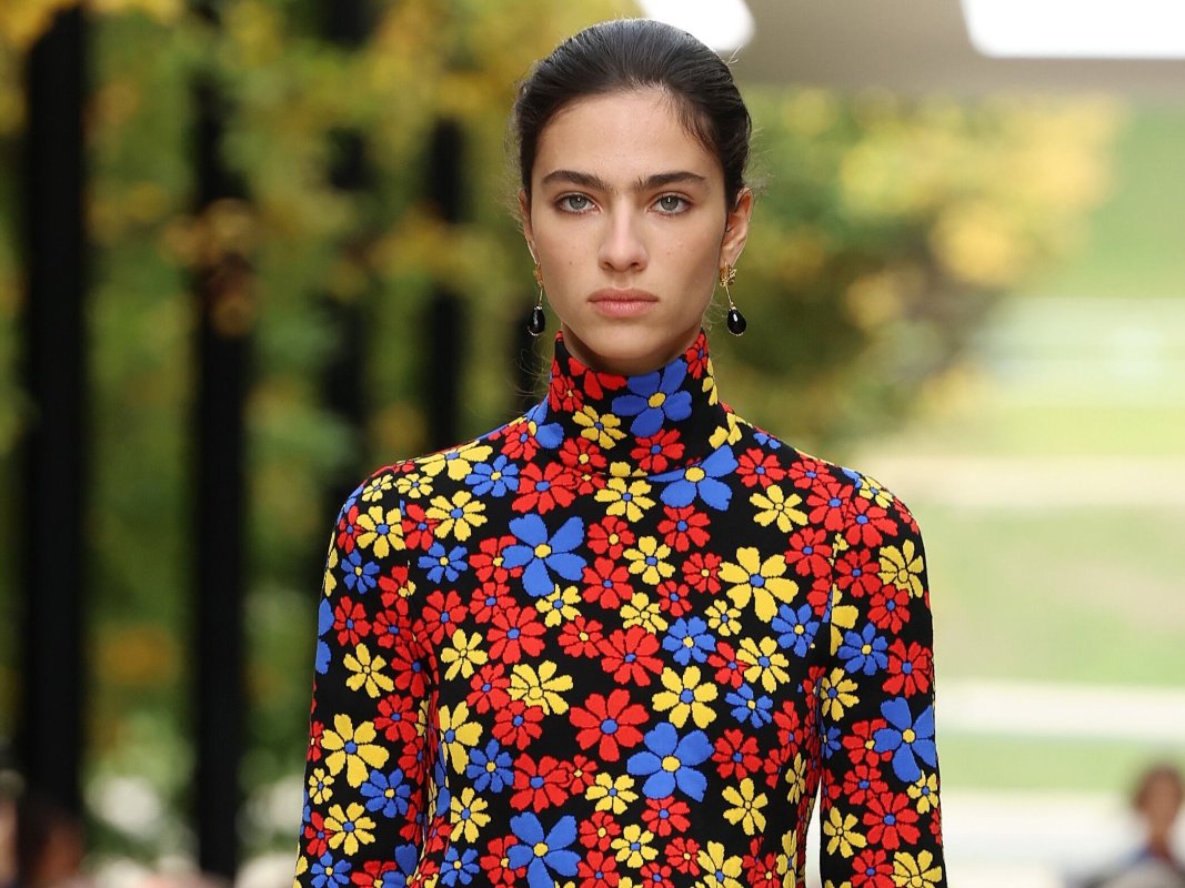 Análisis: Reportan Que Loli Bahia, La Amiga Inseparable De Rosalía Que Se Ha Convertido En La Modelo Favorita De La Moda