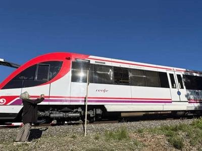Análisis: En Directo: Varios Heridos Leves Choque Tren Metropolitano Con Una Grúa España