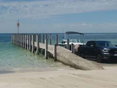 Menor Nada Por Horas Para Salvar A Familia Perdida Frente A Costa