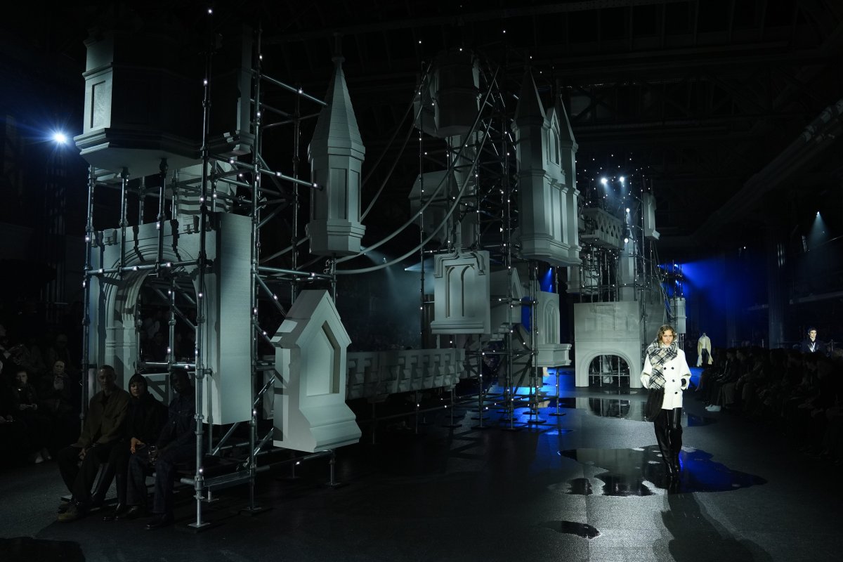 Londres, la semana de la moda que todavía cree en la moda